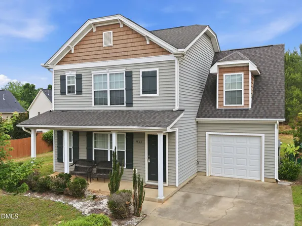 934 Ribbonleaf Ln, Fuquay Varina, NC 27526