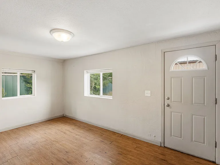 303 N Santa Fe Ave #6 — Photo 4