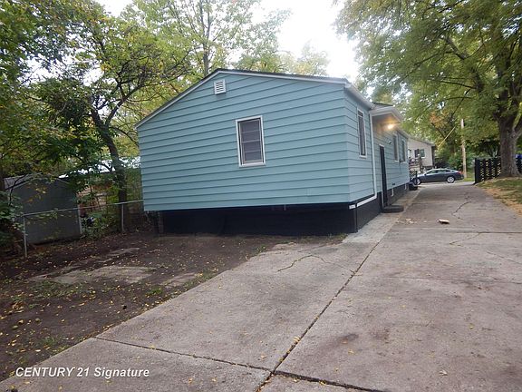 5th image of 1305 Markham St
