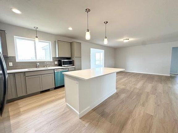 5th image of 245 Warbler Dr
