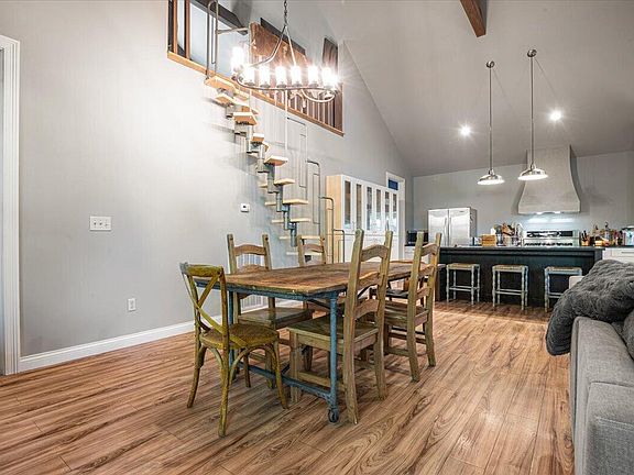 5th image of 16 Windham Ln