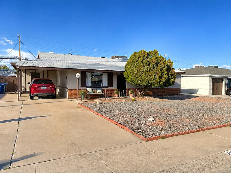 426 E Garfield St — Photo 1