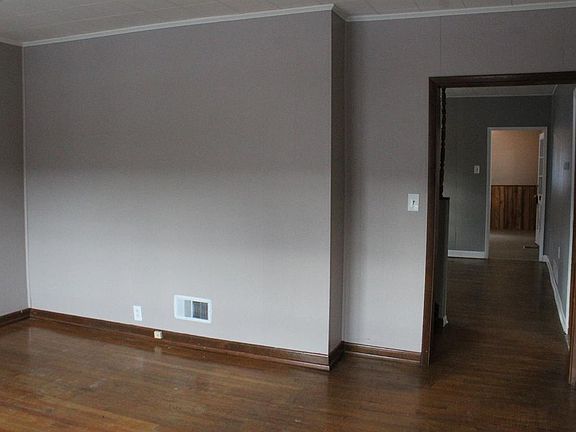5th image of 3784 Hillside Ave