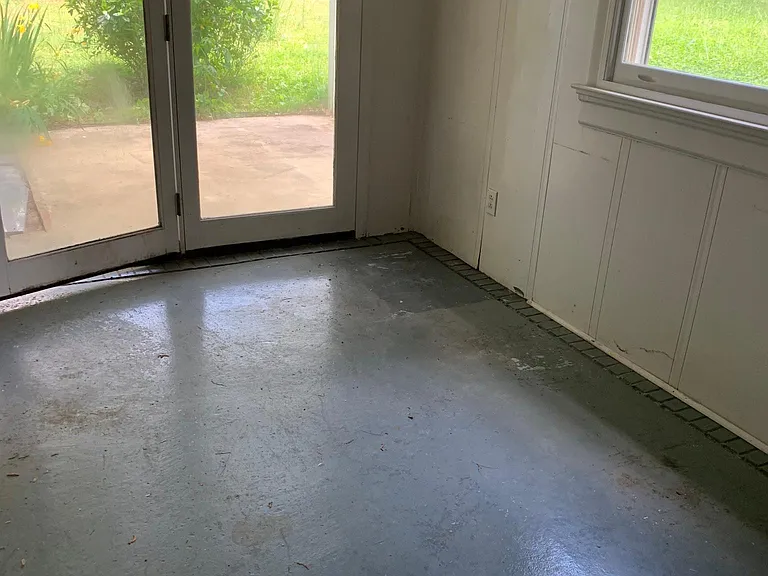 505 Locust Ln — Photo 9
