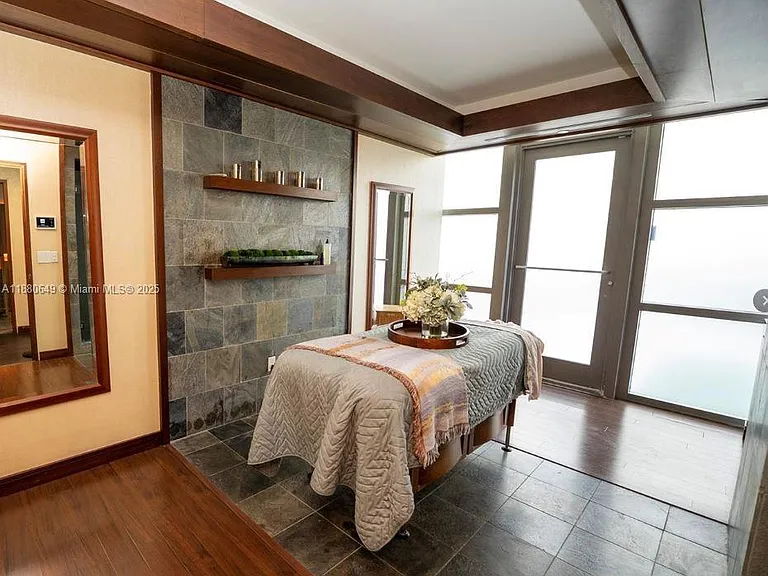 5875 Collins Ave #1714 — Photo 23