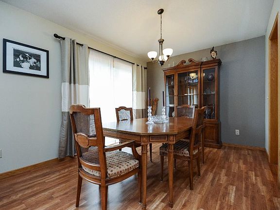 5th image of 4375 Niagara Ln N