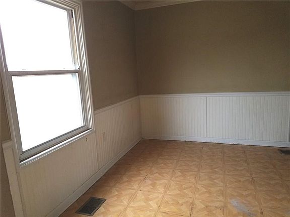 4th image of 138 W Dakota St