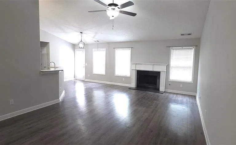 439 Red Bud Rd — Photo 2