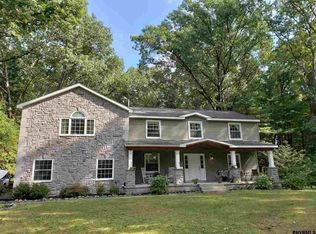 17 Lincoln Town Dr, Clifton Park, NY 12065