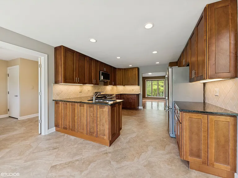 15020 King Dr — Photo 13