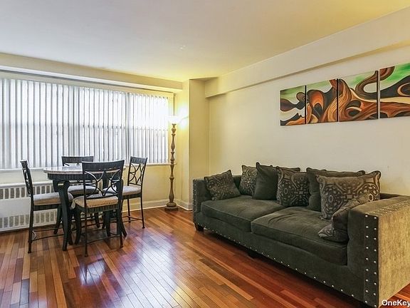2nd image of 880 Boynton Ave APT 1M
