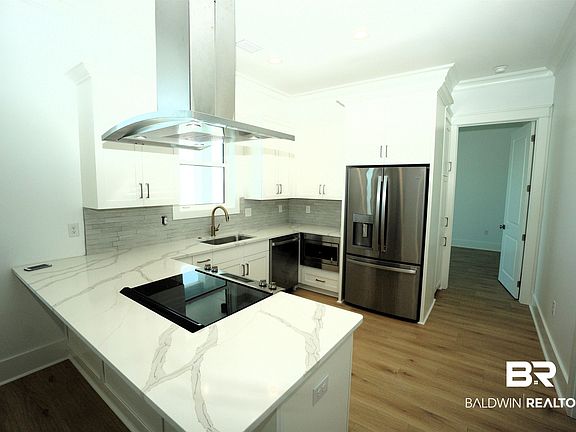 3rd image of 5326 Beach Blvd