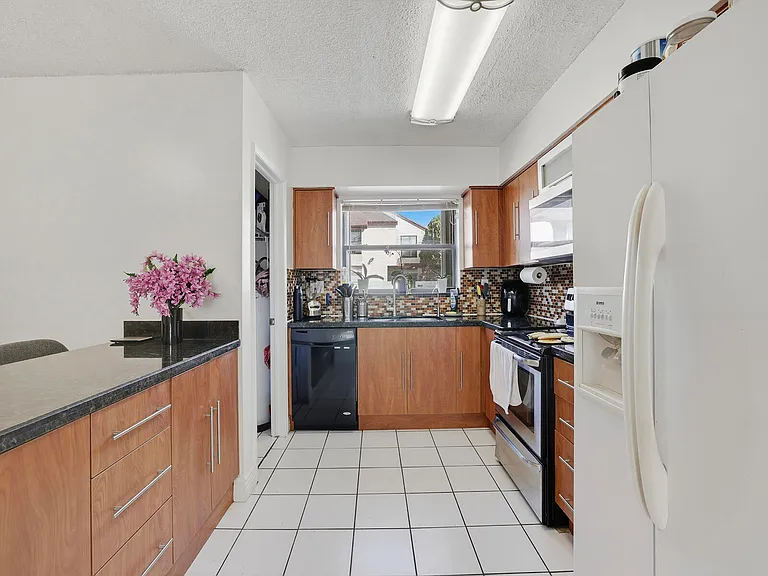9702 NW 5th Ln #9702 — Photo 7
