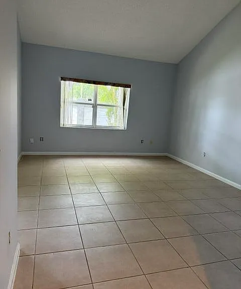 2440 NW 99th Way — Photo 6