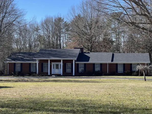 403 Lakeway Dr, Russell Springs, KY 42642