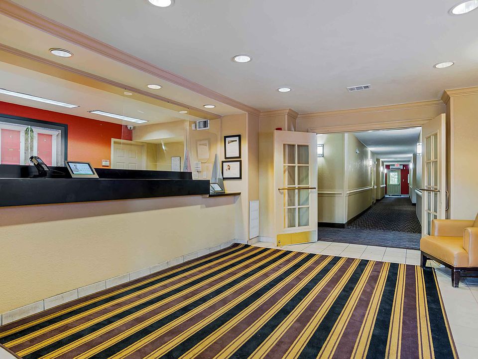 Lobby and Guest Check-in