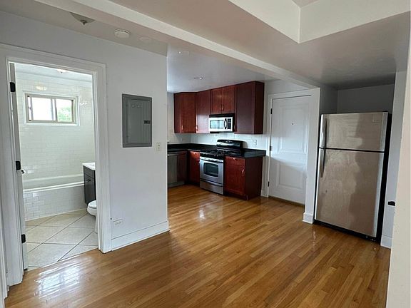 3rd image of 2534 W Fitch Ave #3A