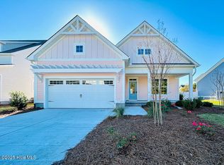 102 Whispering Pine Ln, Holly Ridge, NC 28445