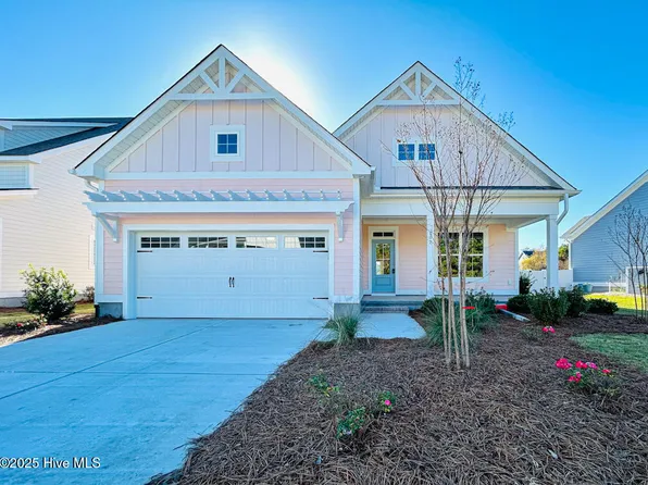 102 Whispering Pine Lane, Holly Ridge, NC 28445