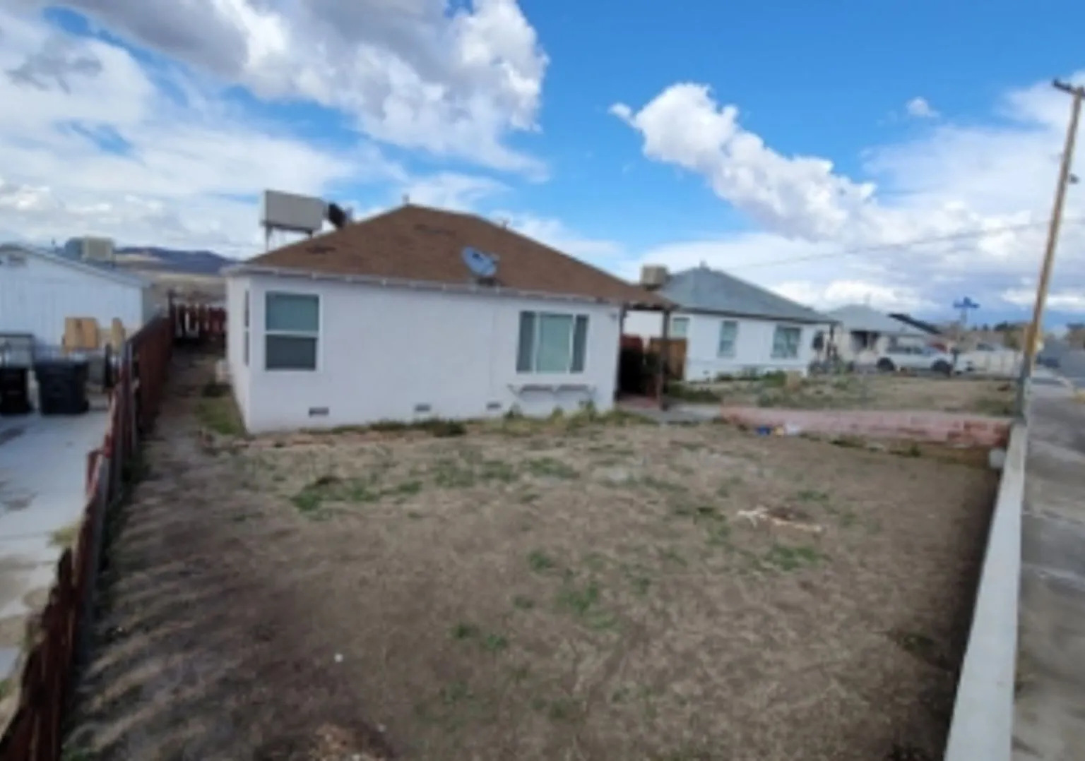 2 Bedroom 1 Bath home w/ washer Dryer Hook Ups. — Photo 3