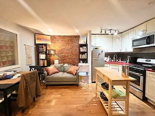 Rented by Pear NYC LLC | media 16