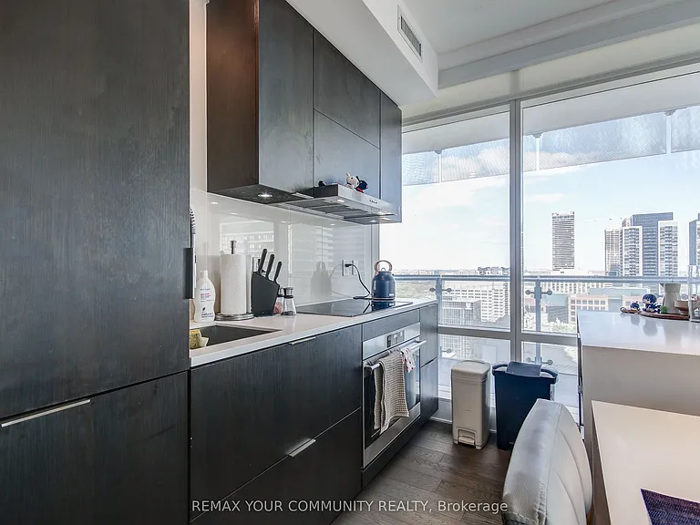 1 Bloor St E #2504 — Photo 3