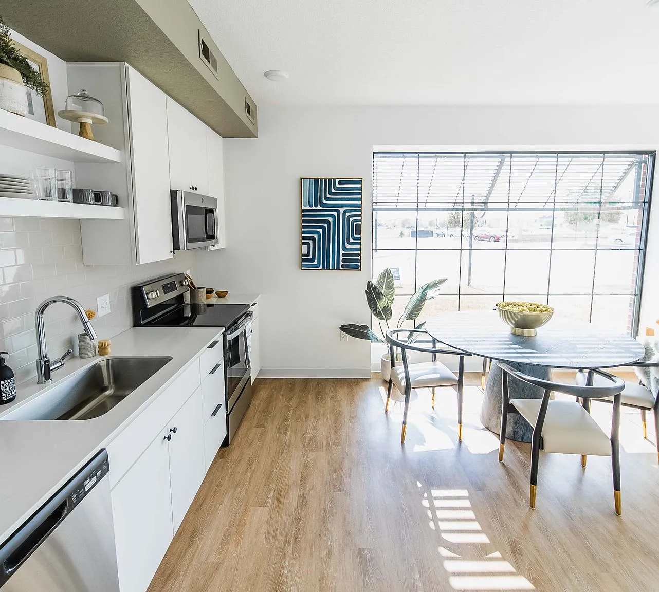 District Lofts ll Apartments — Photo 1