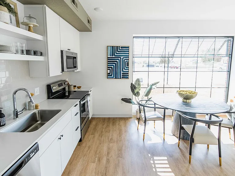 District Lofts ll Apartments — Photo 1