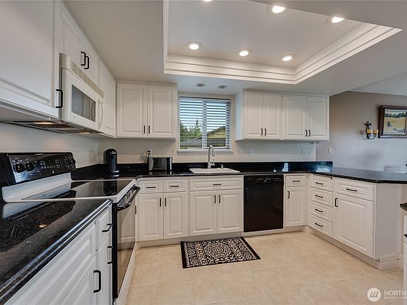3rd image of 23505 Lakeview Drive #C304
