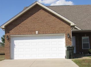 211 Royal Birkdale Ct, Vine Grove, KY 40175