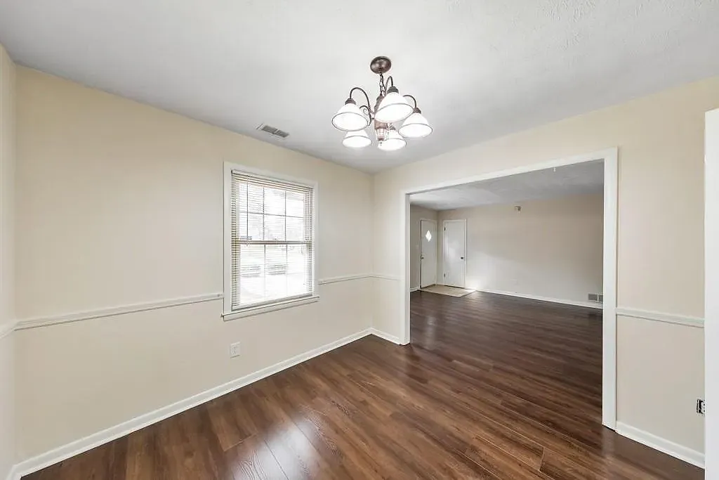 3 bed, 1610 sqft, $2,200 — Photo 2