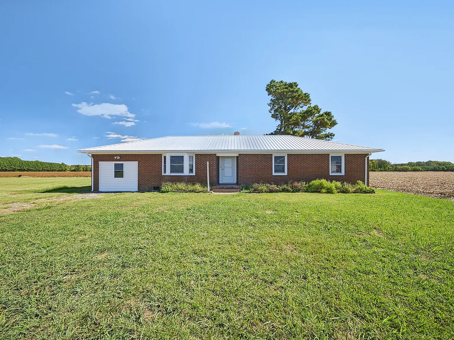 4 bed, 1564 sqft, $2,400 — Photo 1