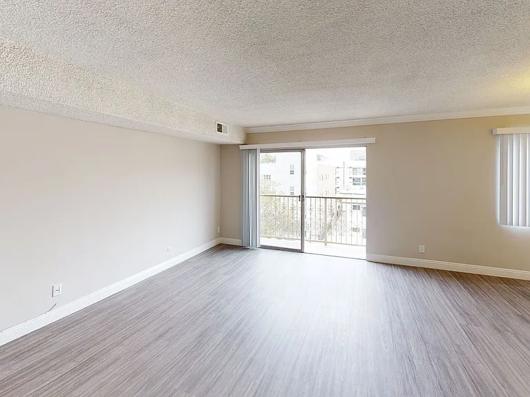 Hamel Granada Apartments..Gorgeous Apartment Available...CALL NOW! — Photo 21