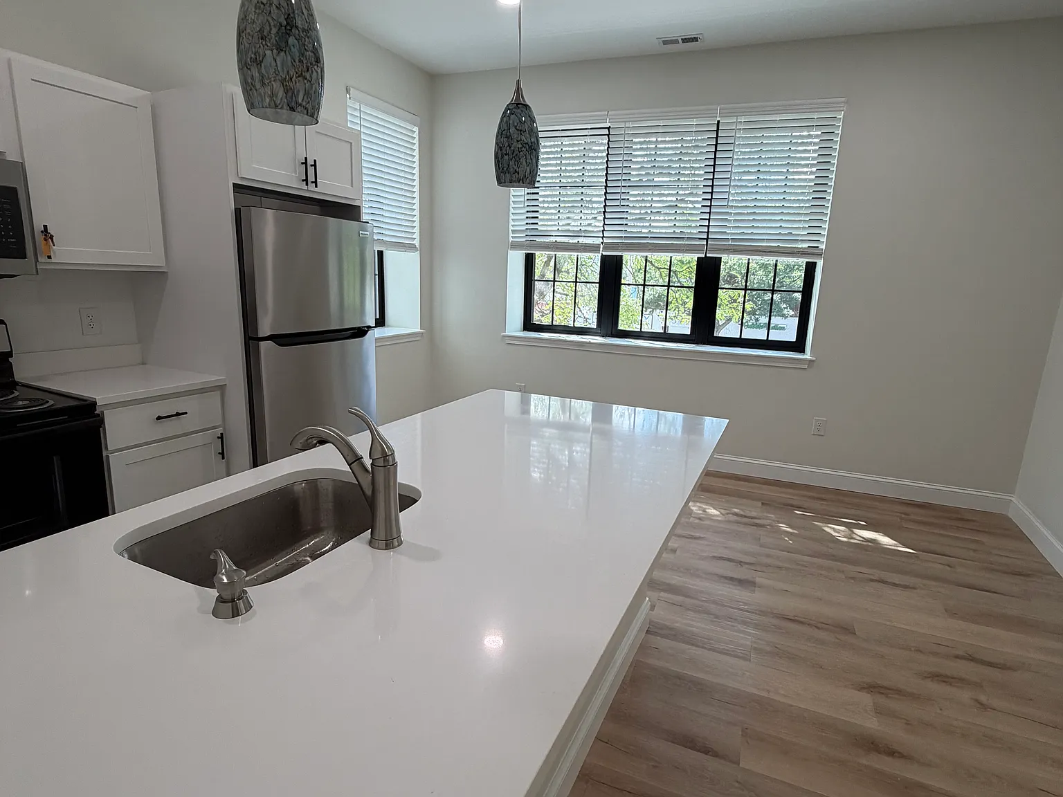 1 bed, 1.0 bath, 676 sqft, $2,850 — Photo 2