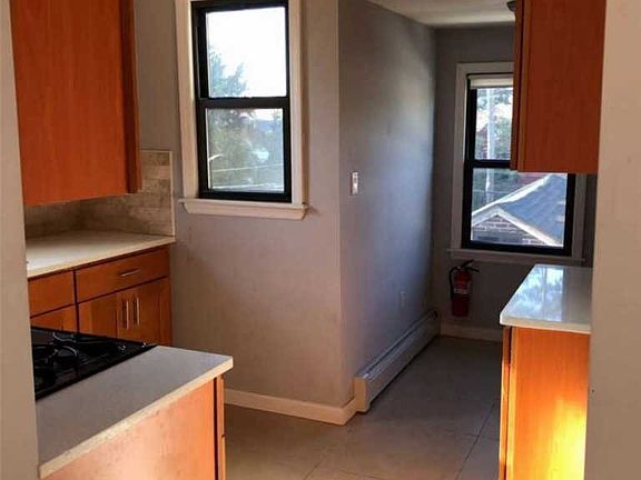 4th image of 6736 168th St #2