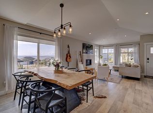 6078 Kingbird Ave, Sechelt, BC V7Z 0S4