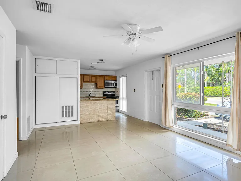 2107 NE 15th Ave — Photo 5