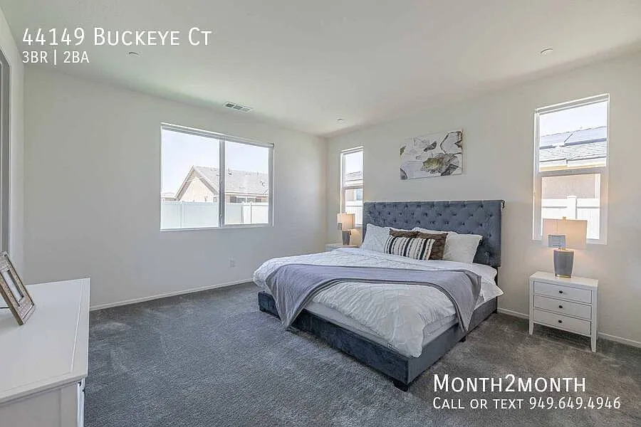 Modern Life On Buckeye Ct — Photo 4