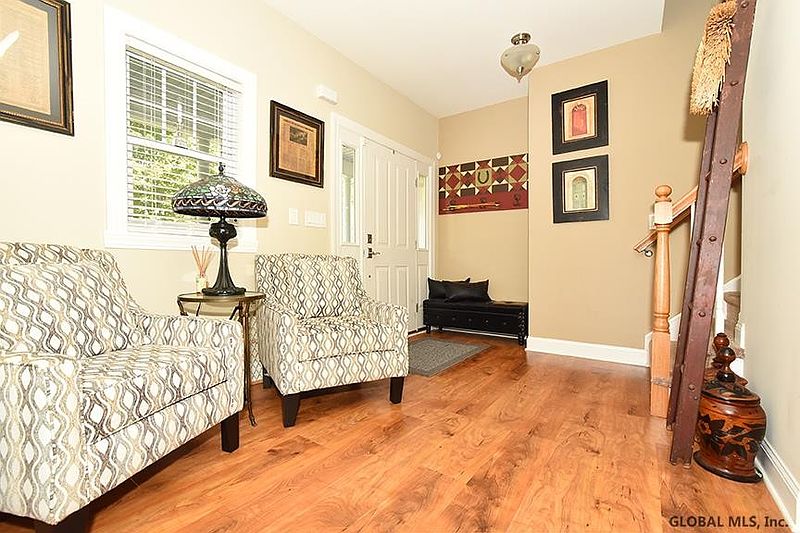 3rd image of 551 ROWLAND Street
