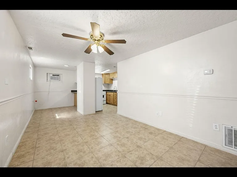 461 W Diagonal St — Photo 3