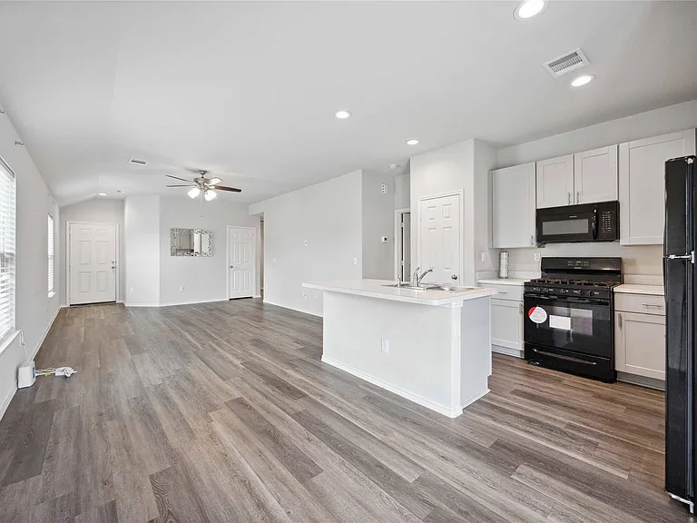 7907 Hollow Root Ln — Photo 6