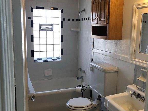 4th image of 709 E Ivinson Ave APT 24