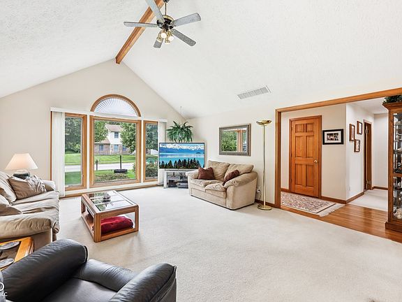5th image of 412 Sonhatsett Dr