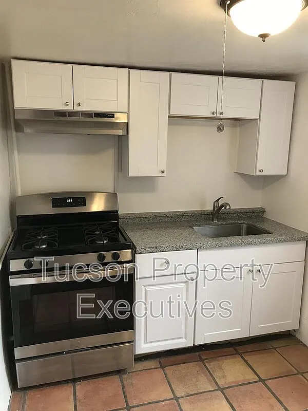 1 bed, 1.0 bath, 600 sqft, $930 — Photo 2