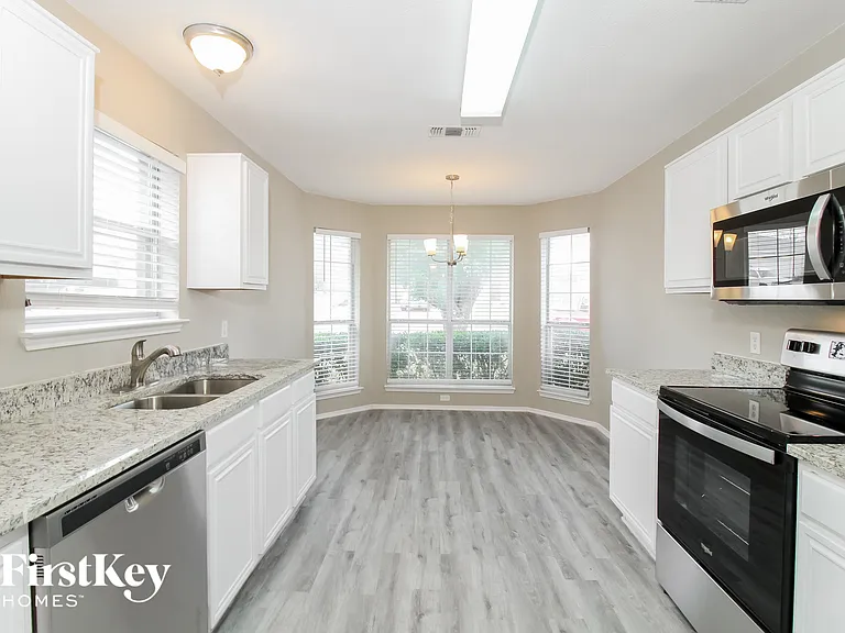 6413 Riverwater Trl — Photo 8