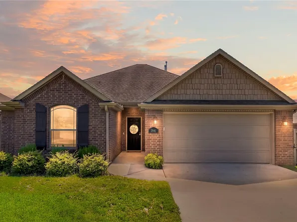 3541 W Foxtail Lily Ln, Fayetteville, AR 72704