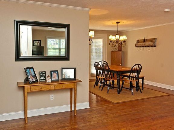 foyer dining