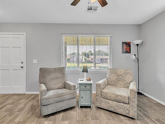 5th image of 4744 Newport Dr