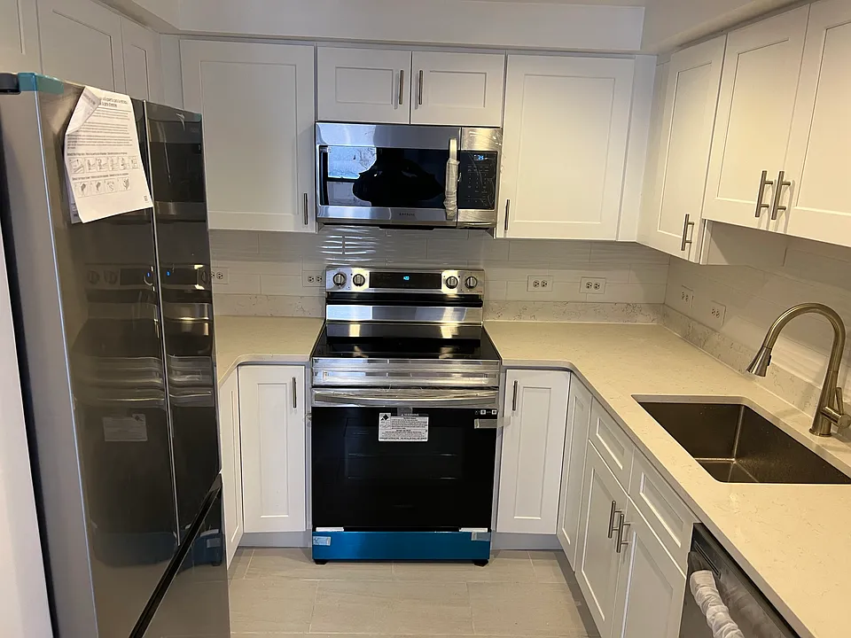 534 Commonwealth Ave #3H