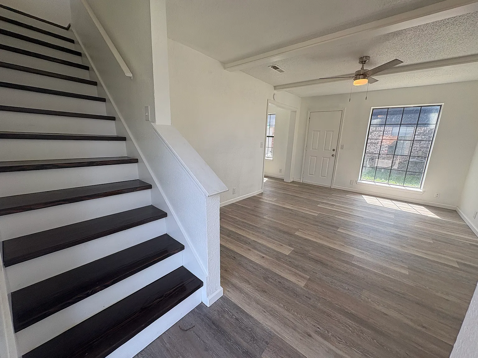College Park Townhouses — Photo 1